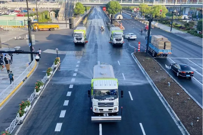 路面见本色丨必一运动Bsports环境新能源环卫装备服务上海进博会！