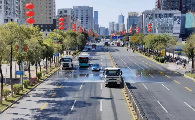 虎虎生威迎新春丨必一运动Bsports环境环卫作业扮靓城市佳节新容颜